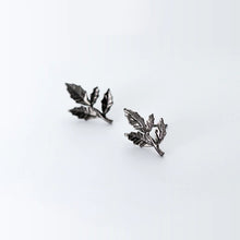 Load image into Gallery viewer, Schwarze Blatt Ohrstecker