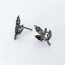 Load image into Gallery viewer, Schwarze Blatt Ohrstecker