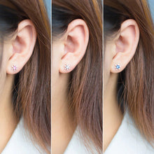Load image into Gallery viewer, Schneeflocken Ohrstecker aus Silber