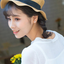 Load image into Gallery viewer, Schneeflocken Ohrstecker aus Silber