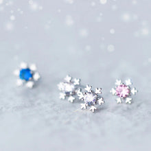 Load image into Gallery viewer, Schneeflocken Ohrstecker aus Silber