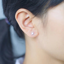 Load image into Gallery viewer, Schneeflocken Ohrstecker aus Silber