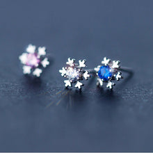 Load image into Gallery viewer, Schneeflocken Ohrstecker aus Silber