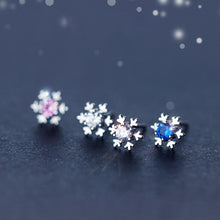 Load image into Gallery viewer, Schneeflocken Ohrstecker aus Silber