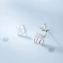 Load image into Gallery viewer, Rentier Schneeflocken Ohrstecker aus Silber