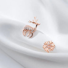 Load image into Gallery viewer, Rentier Schneeflocken Ohrstecker aus Silber