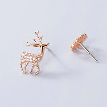 Load image into Gallery viewer, Rentier Schneeflocken Ohrstecker aus Silber