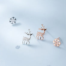 Load image into Gallery viewer, Rentier Schneeflocken Ohrstecker aus Silber
