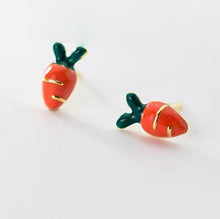 Load image into Gallery viewer, Karotten Ohrstecker aus Silber