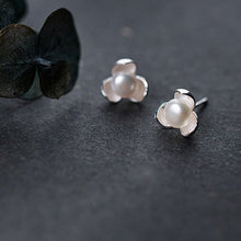 Load image into Gallery viewer, Perlen Knospen Ohrstecker aus Silber