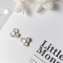 Load image into Gallery viewer, Perlen Knospen Ohrstecker aus Silber