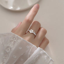 Load image into Gallery viewer, White Flower Silver Ring