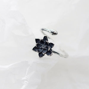 Black Flower Ring made of Silver