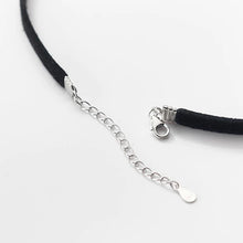 Load image into Gallery viewer, Halsband/Choker mit Rundem Silber Anhänger
