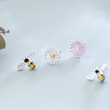 Load image into Gallery viewer, Bienen Blumen Ohrstecker aus Silber
