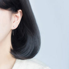 Load image into Gallery viewer, Kristall Ohrringe aus Silber
