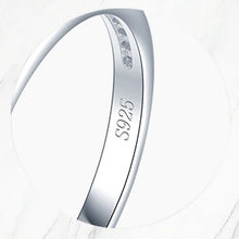 Load image into Gallery viewer, Zirkonia Band Ring aus Silber
