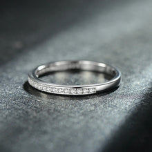 Load image into Gallery viewer, Zirkonia Band Ring aus Silber
