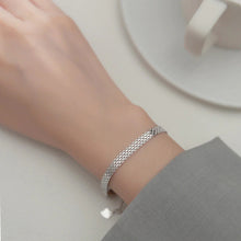 Load image into Gallery viewer, Spitzenmuster Armband aus Silber
