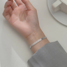 Load image into Gallery viewer, Spitzenmuster Armband aus Silber
