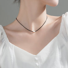 Load image into Gallery viewer, Halsband/Choker mit Rechteckigem Silber Anhänger
