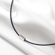 Load image into Gallery viewer, Halsband/Choker mit Rechteckigem Silber Anhänger
