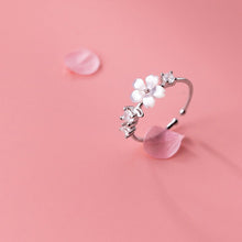 Load image into Gallery viewer, White Flower Silver Ring
